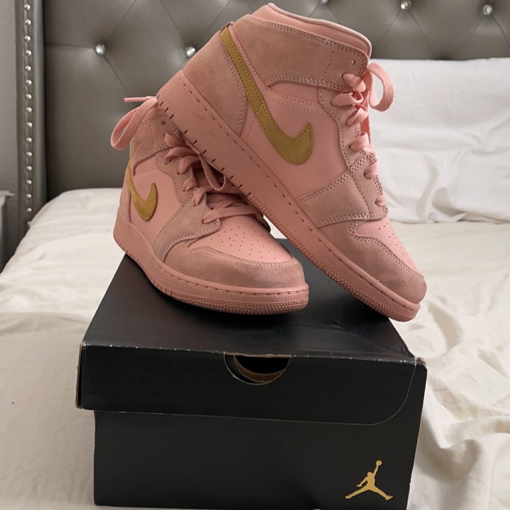 Pink & Gold Jordan 1’s